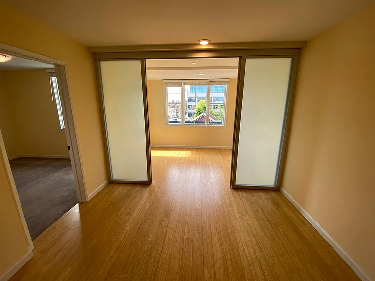 Addison Arts Apartments — Photo 17