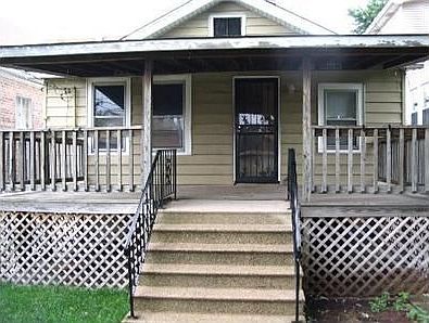 1st image of 5811 W Cornelia Ave
