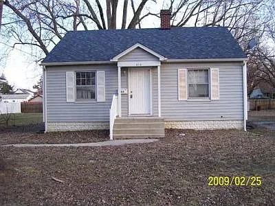 810 Park Ave photo 1