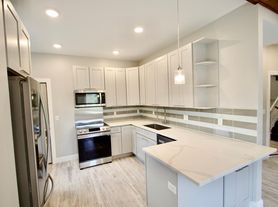 1 Whites Pl, Bloomington, IL