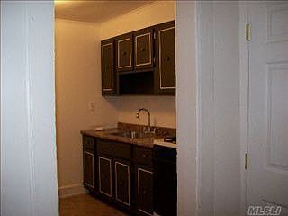 5th image of 46 Maxwell Ave