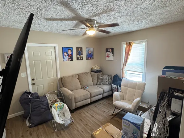 370 Hamilton St #1-R, Southbridge, MA 01550
