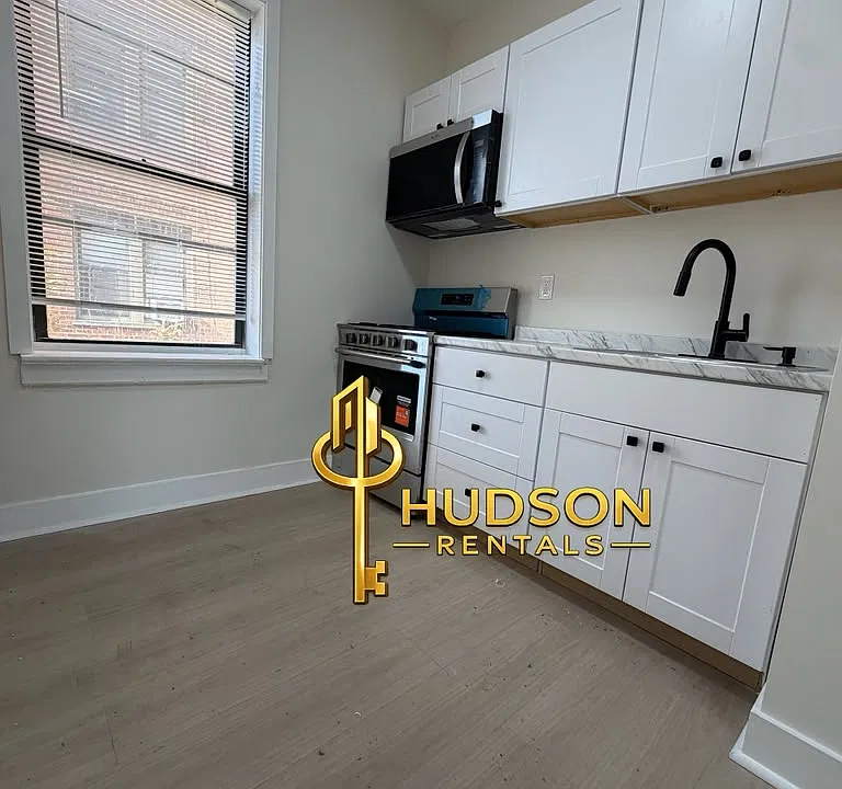 569 Bergen Ave #31