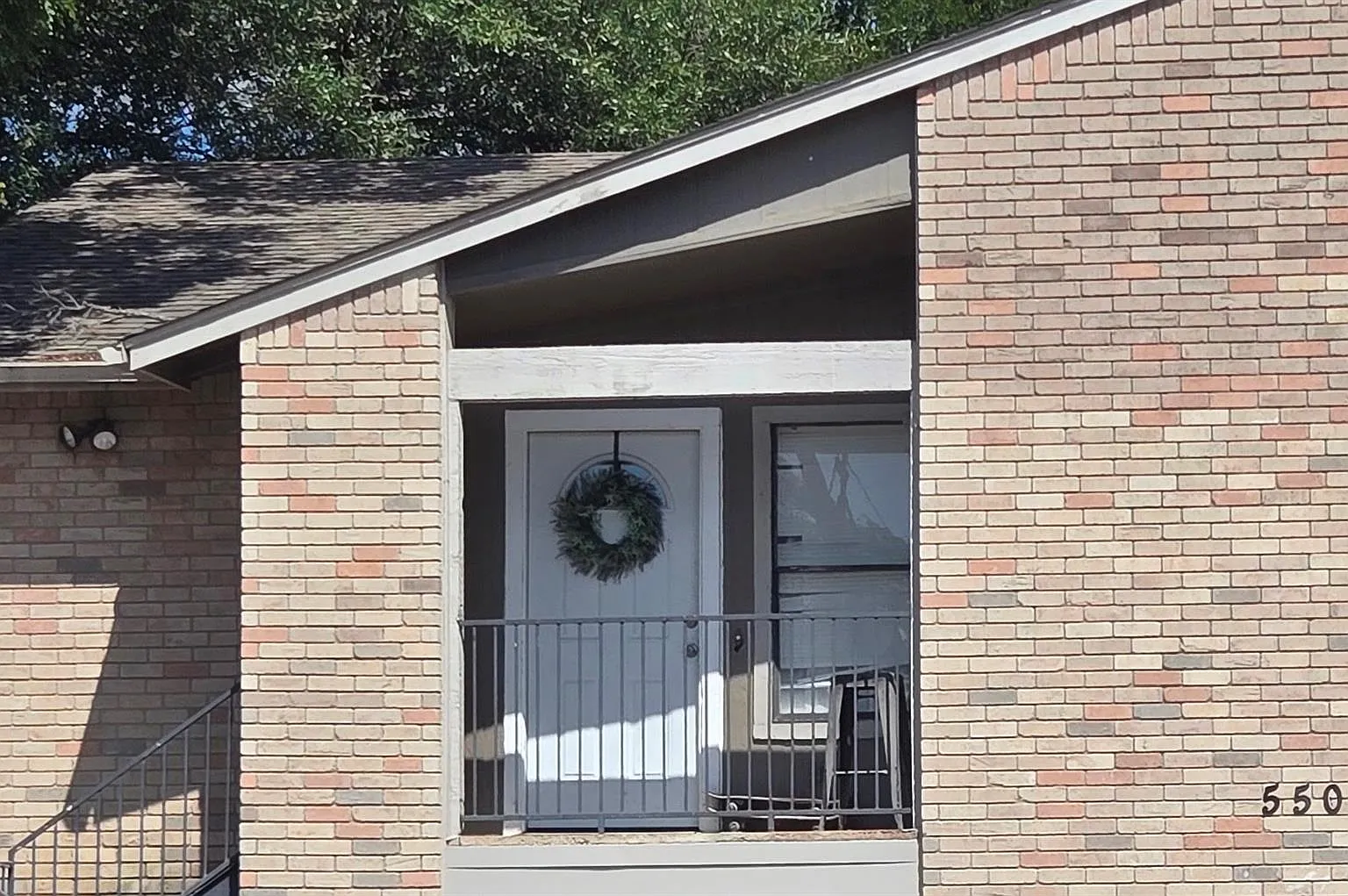 2 bed, 1.0 bath, 3360 sqft, $1,250 — Photo 2