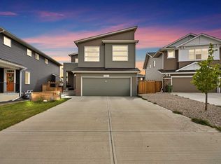 211 N Dawson Harbour Ct, Chestermere, AB T1X1Z6