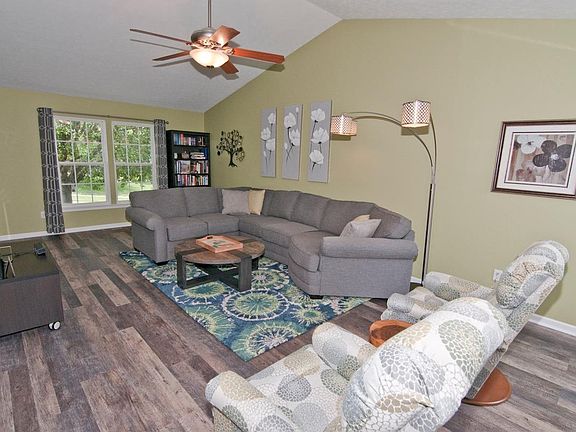 3rd image of 125 Easton Manor Dr