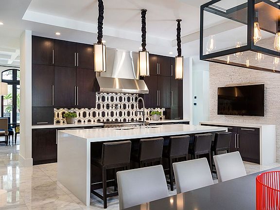 5th image of 1020 Coral Way