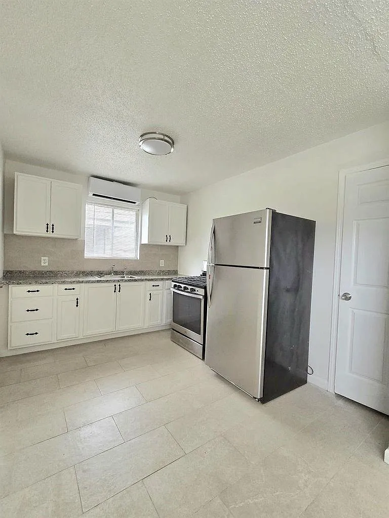 2 bed, 1.0 bath, 800 sqft, $950 — Photo 3