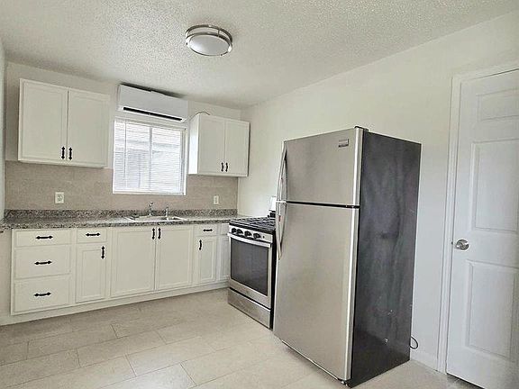 4th image of 3839 Mount Pleasant St