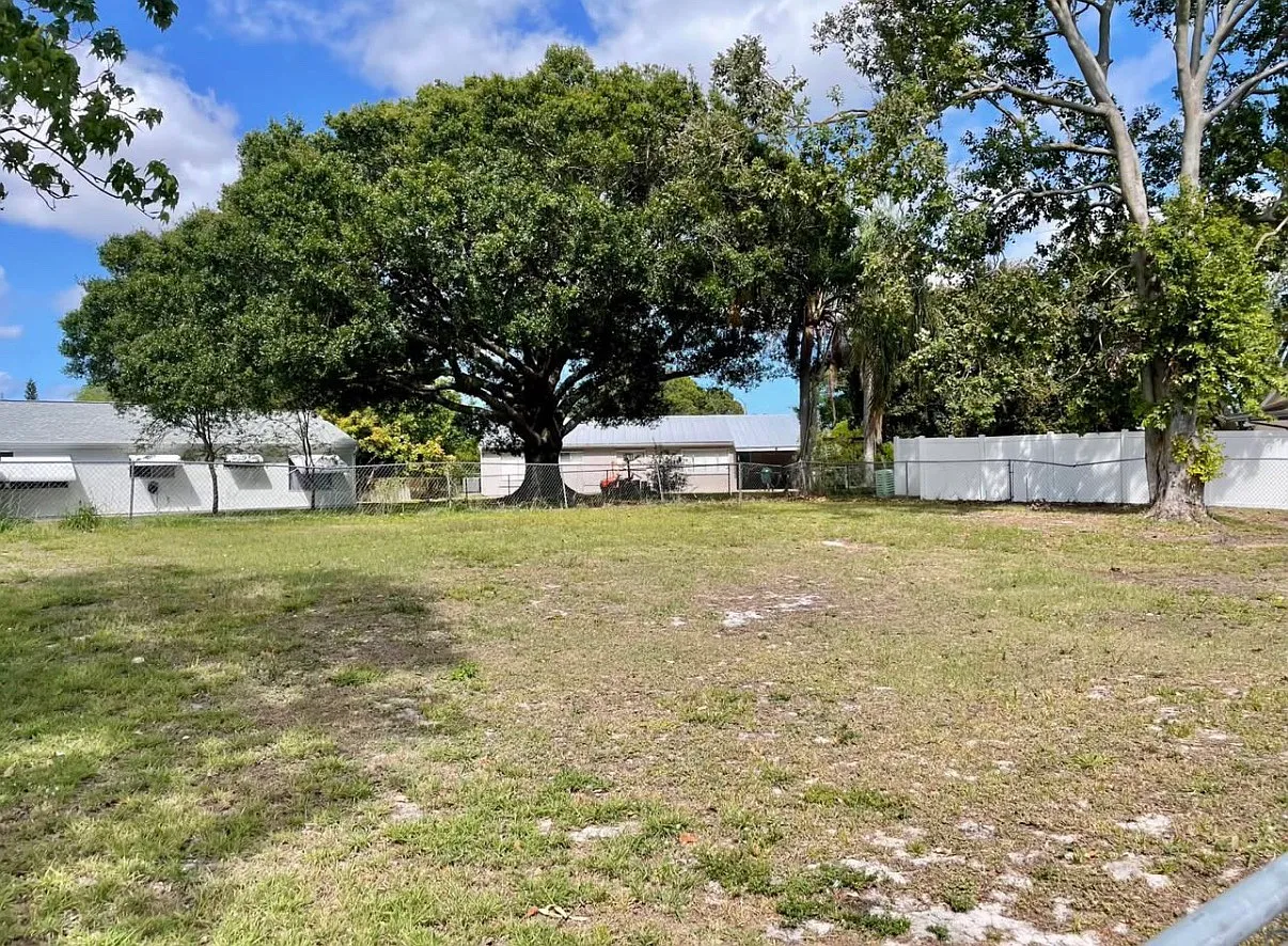 3 bed, 1176 sqft, $2,085 — Photo 4