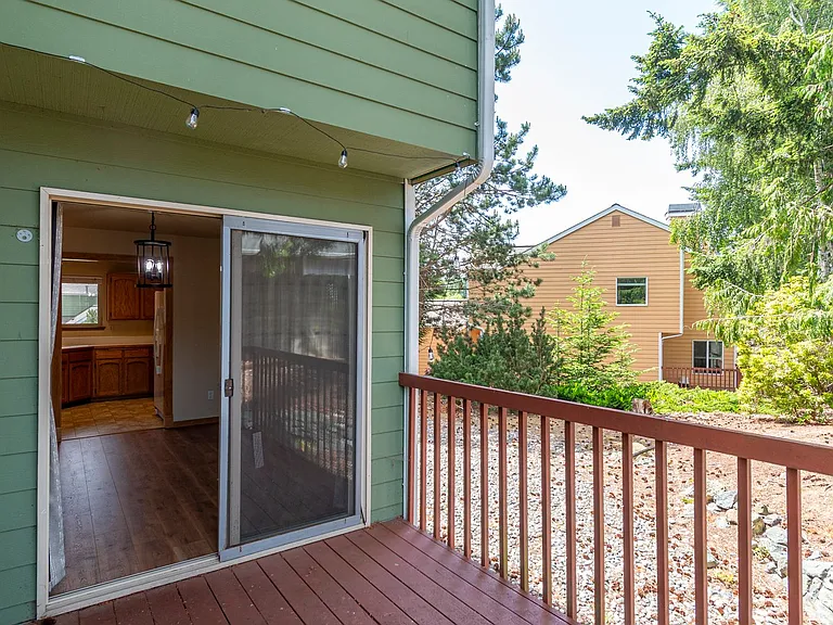 1250 SW Heller St #E1 — Photo 15