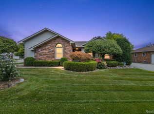 4779 Venetian Dr, Sterling Heights, MI