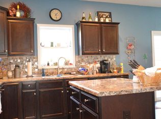 802 Dynasty Dr, Jacksonville, NC 28546