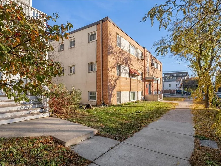 2747 Dupont Ave S #201 — Photo 1