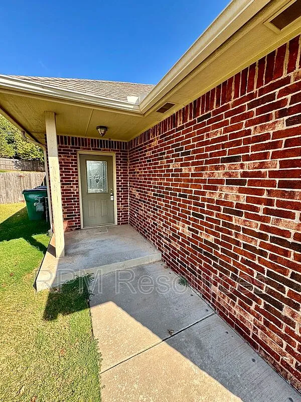 3 bed, 2.0 bath, 1348 sqft, $1,550 — Photo 3
