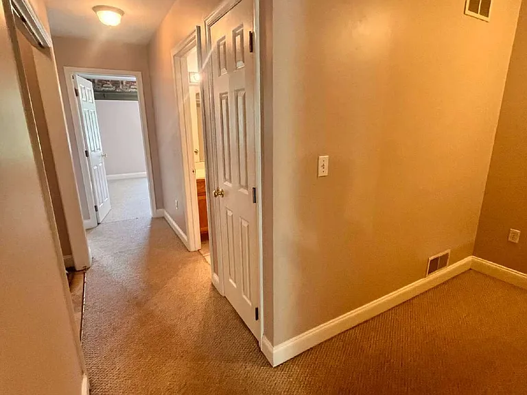 310 York St — Photo 13