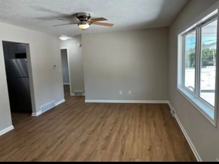 606 S Beemer St #2 — Photo 4