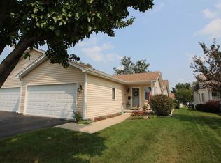 43 Silver Trl, North Aurora, IL 60542