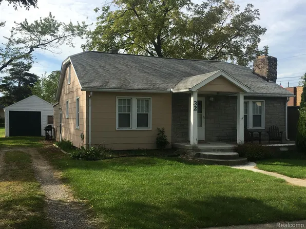 32 Starr Dr, Troy, MI 48083