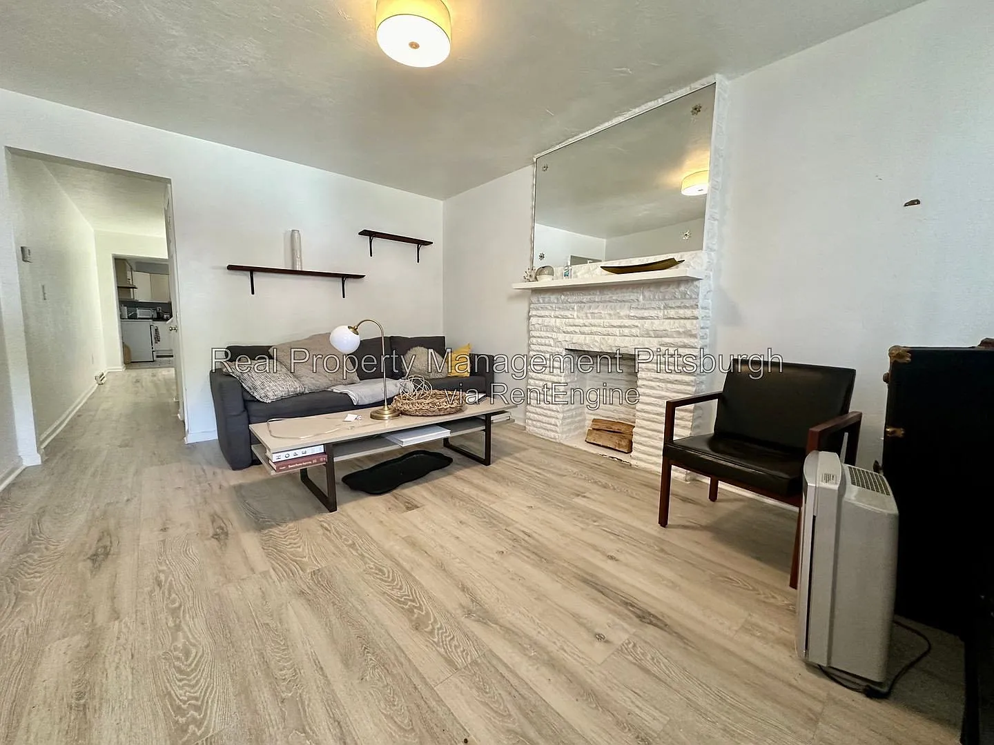 2 bed, 1.0 bath, 1224 sqft, $1,100 — Photo 2