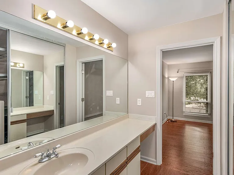 209 14th St NE #208 — Photo 19