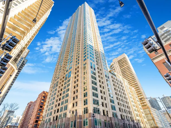 33 W Ontario St APT 26A, Chicago, IL 60654