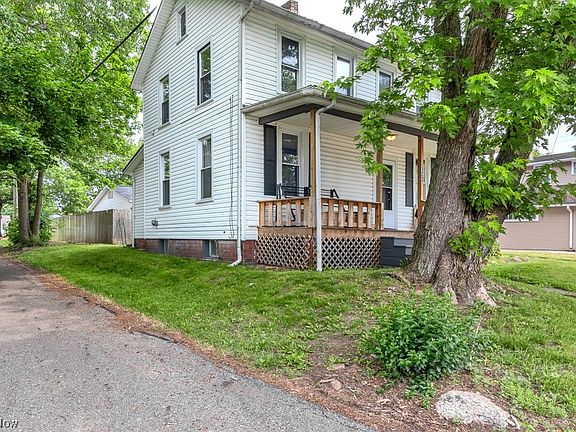 2nd image of 122 Brunner Ct
