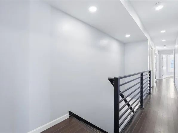 225 Freeman Avenue image 16 of 24