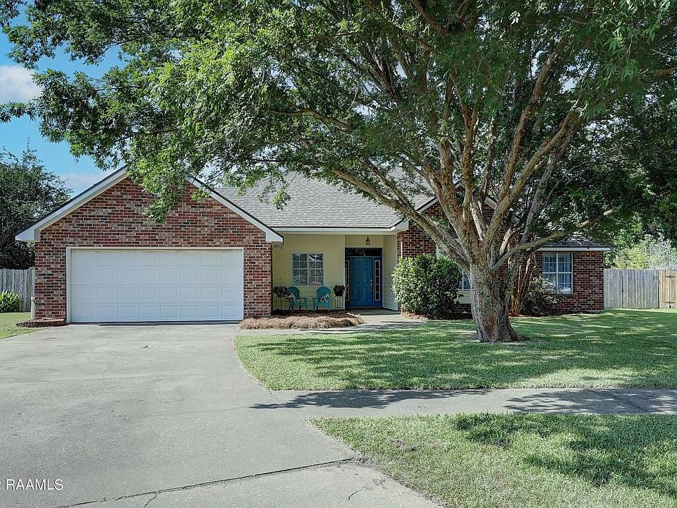 1st image of 208 Huckleberry Dr