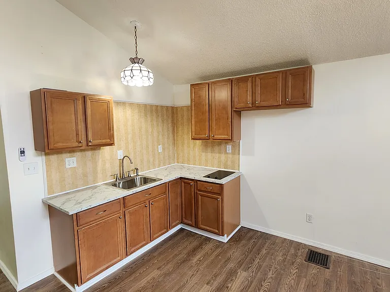 2101 N Ball Ave — Photo 11