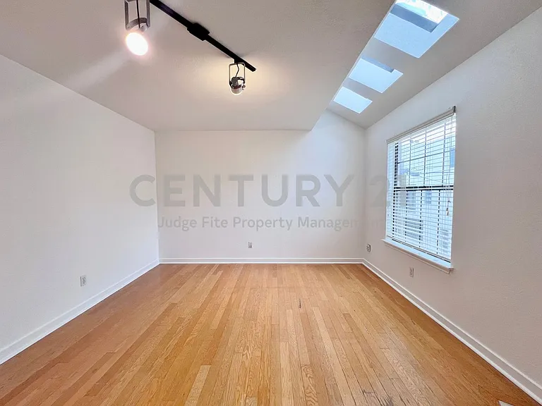3901 Travis St #217 — Photo 2