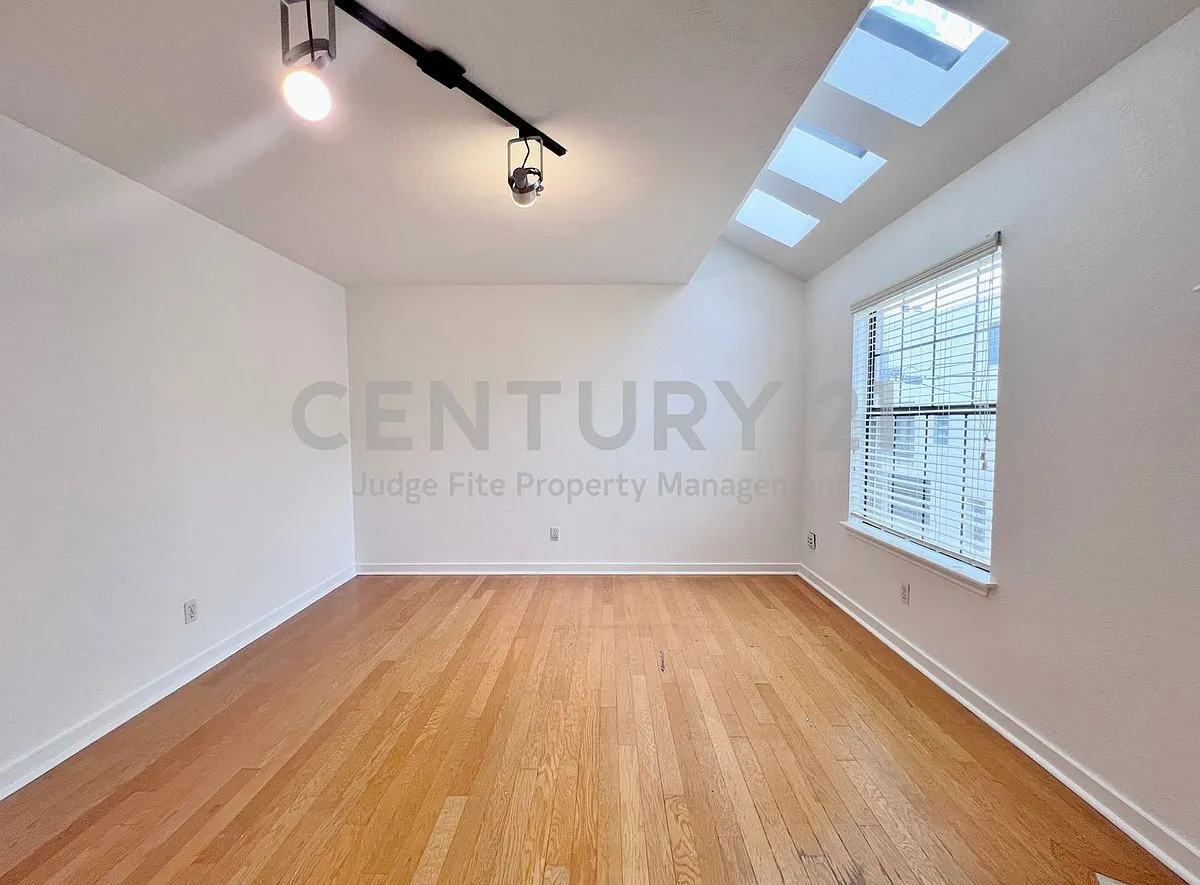 Building Photo - 3901 Travis St #217