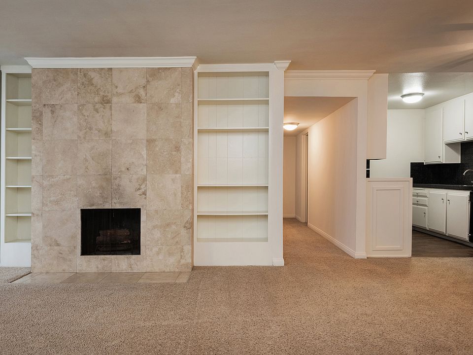 220 Orange Ave Coronado CA-Bella Mer Fireplace living room area