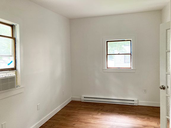 Queen-Size Corner Bedroom