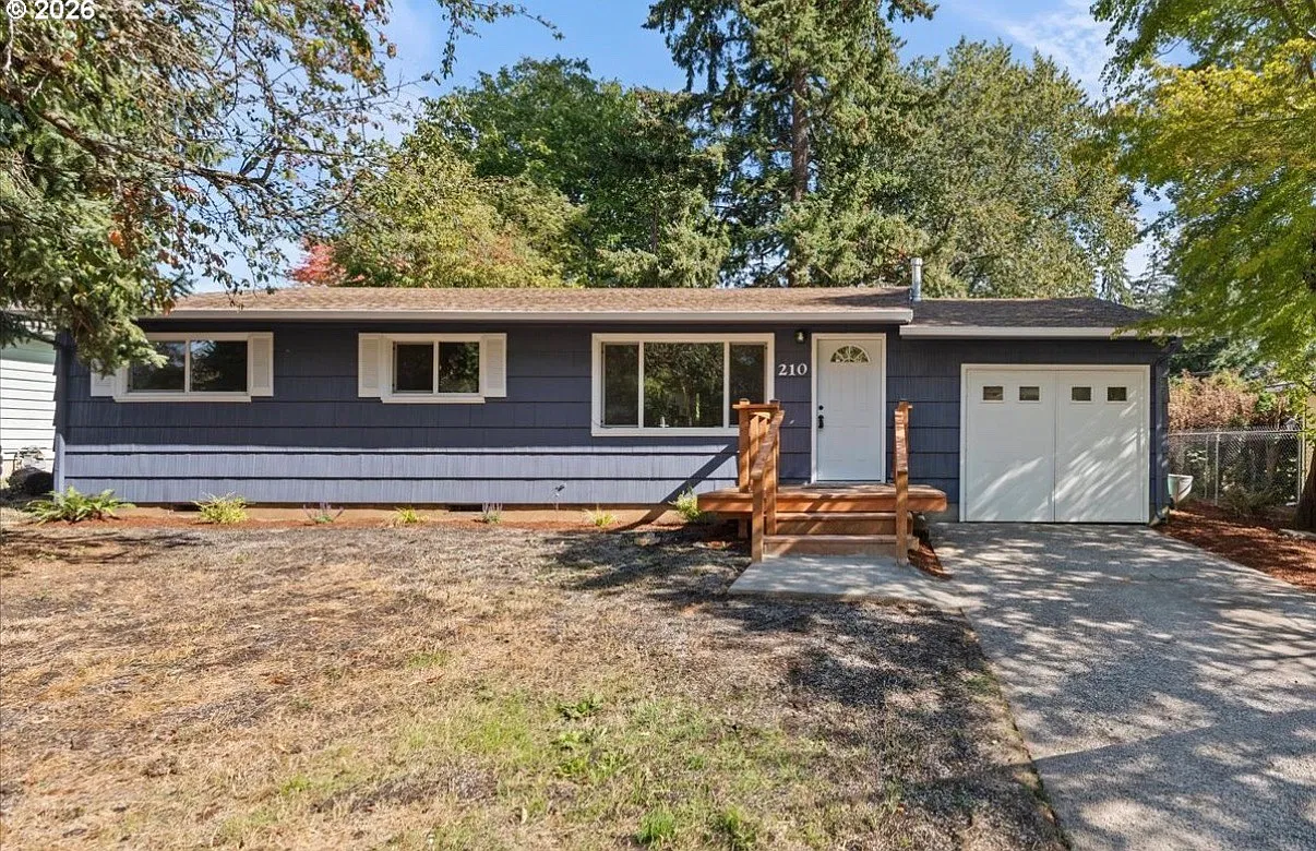 3 bed, 1079 sqft, $2,230 — Photo 1