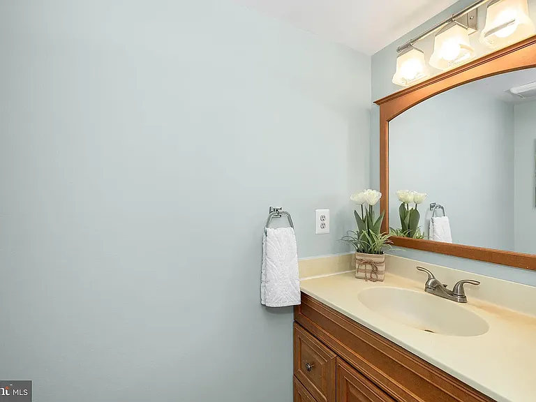 10673 Spring Oak Ct — Photo 16