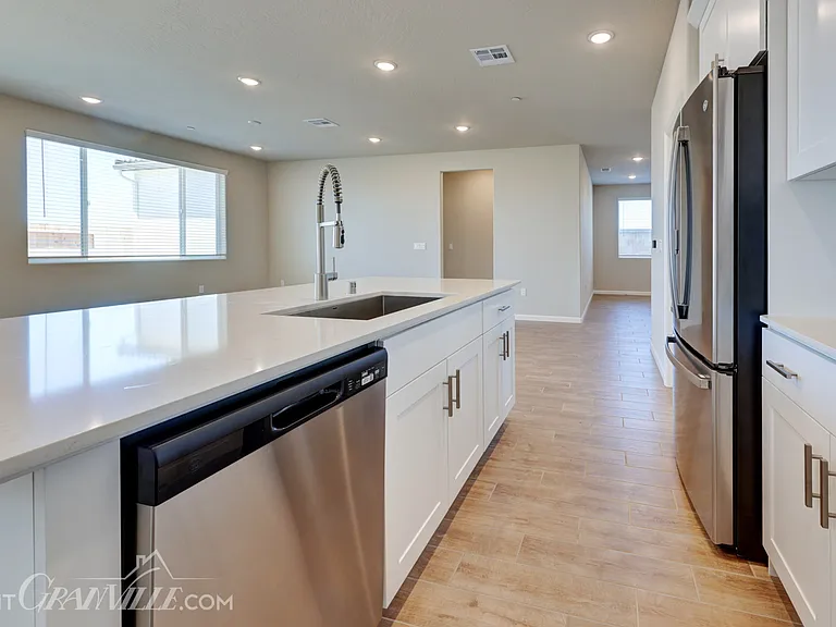 877 Halford Ln — Photo 14