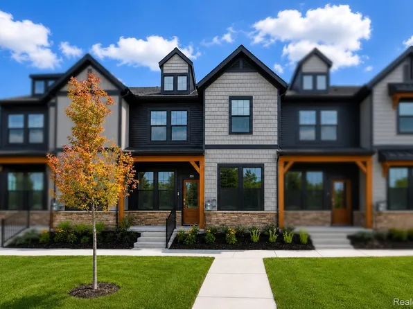 301 Lantana Dr, Brighton, MI 48116