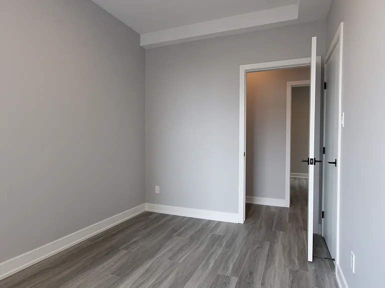 404 Elgin St — Photo 30