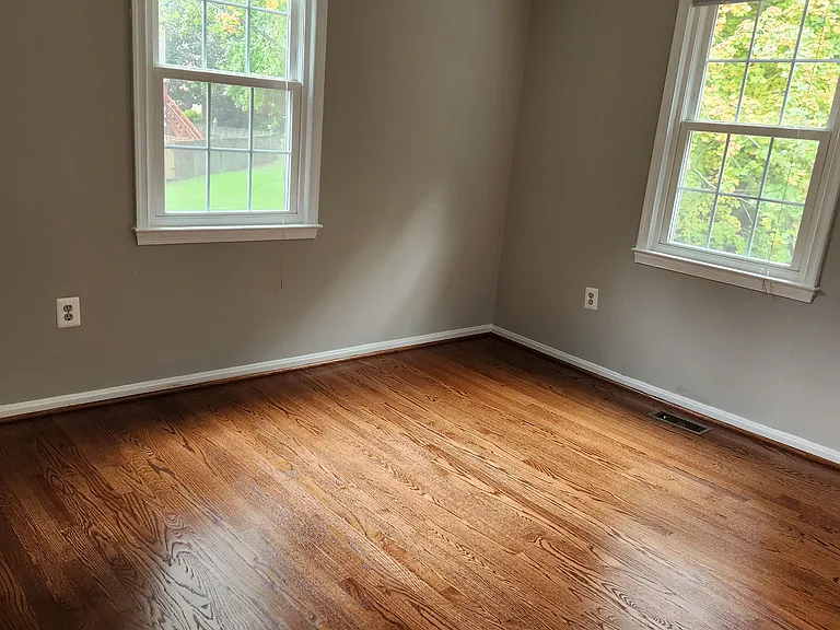 4752 Gainsborough Dr — Photo 13