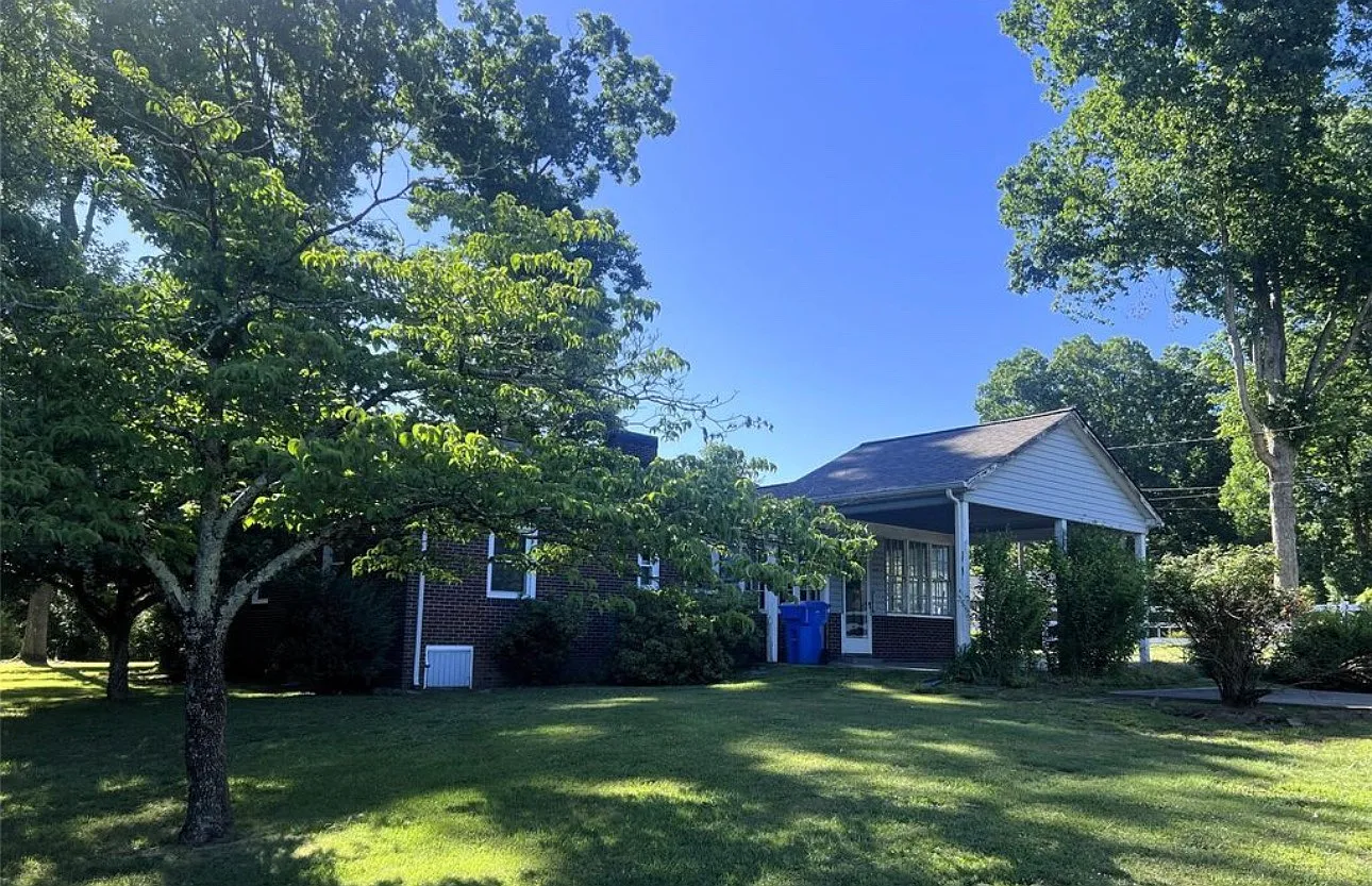 3 bed, 1432 sqft, $1,600 — Photo 3