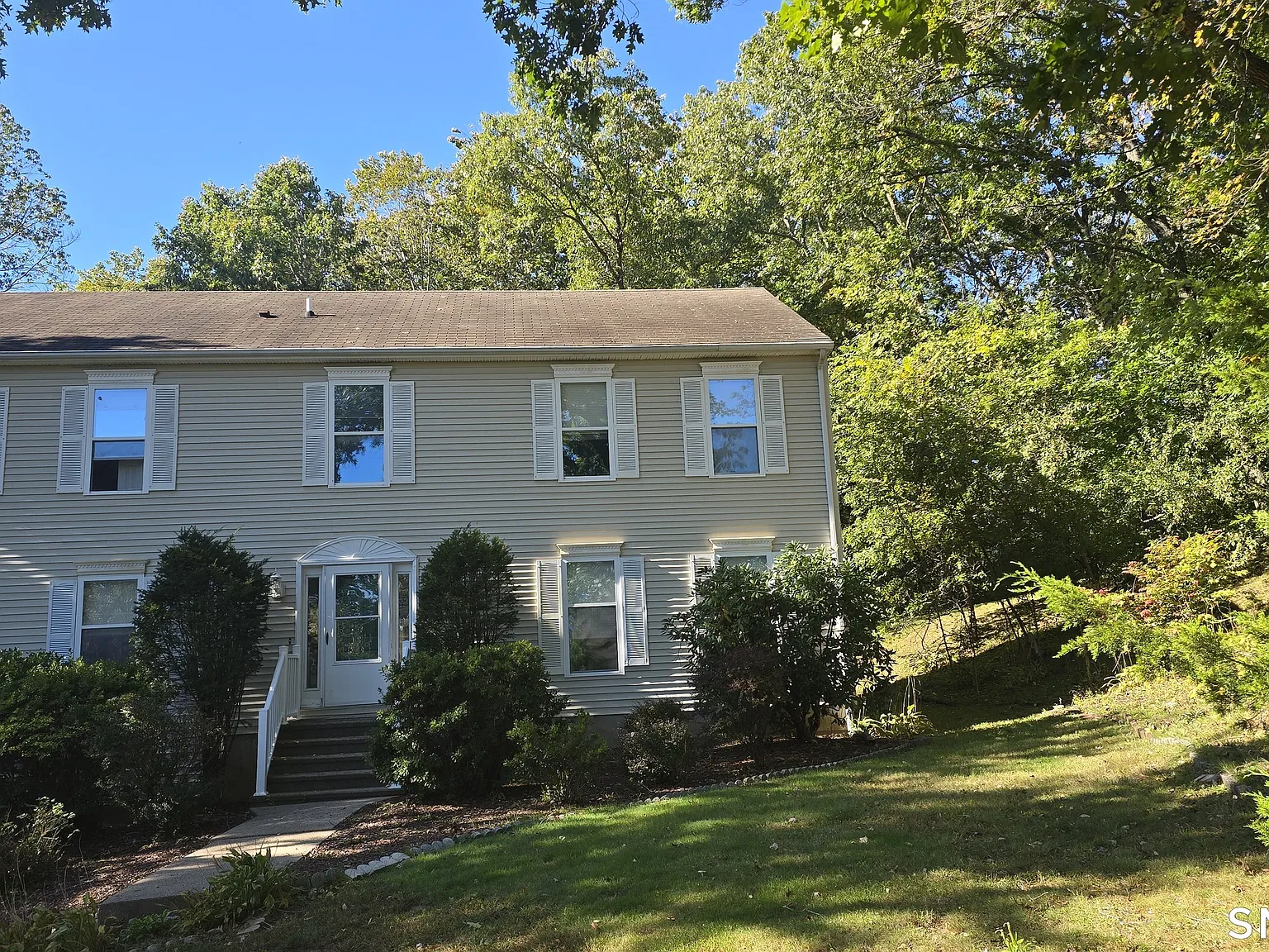 3 bed, 2.5 bath, 2700 sqft, $3,900 — Photo 1