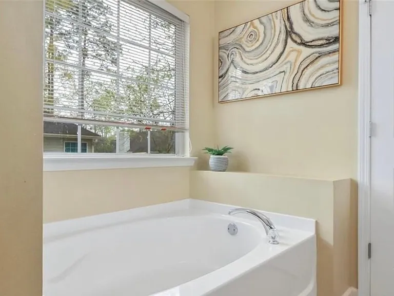 204 Brookstone Ct — Photo 6