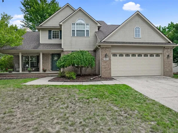 1013 Oak Cluster Dr, Howell, MI 48855