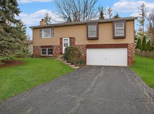 203 Lotus Ave, Wauconda, IL 60084