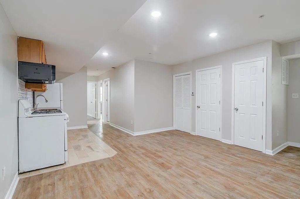 3 bed, 1.0 bath, $2,100 — Photo 2