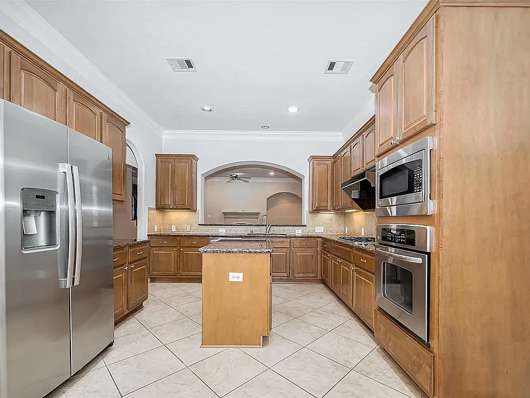 1522 Olive Park — Photo 12