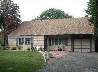 38 Crooked Pine Dr, Medford, NY 11763