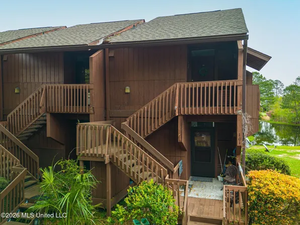 201 Lakeside Villa, Diamondhead, MS 39525