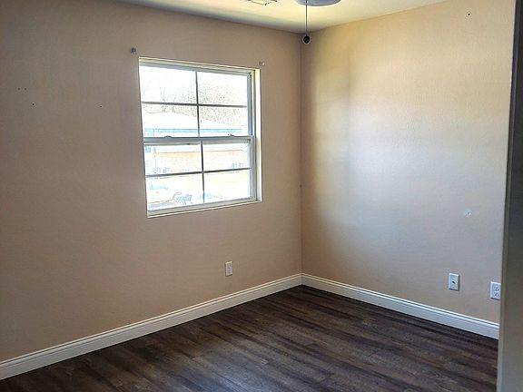 4th image of 50 Westwood Dr APT 16